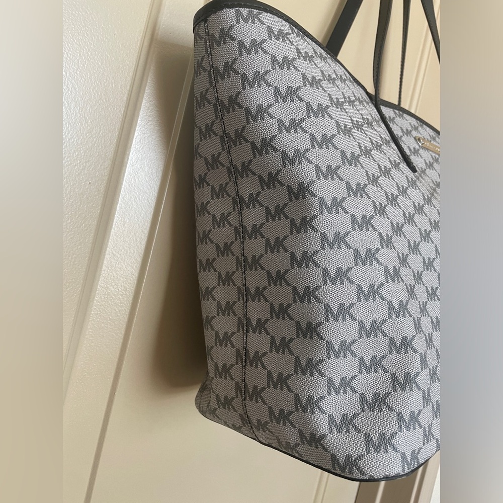 Michael Kors Emry Tote View 4